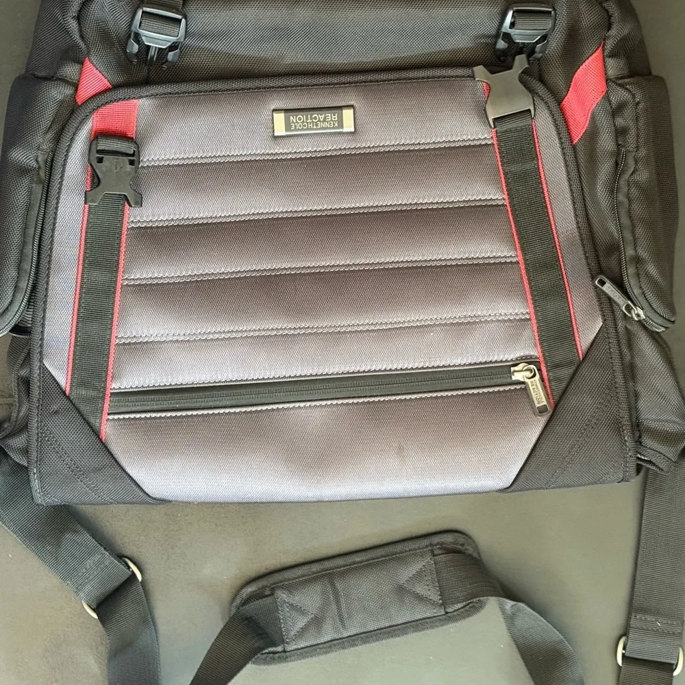 Kenneth Cole Nylon Laptop Messenger Bag/ Black-Grey